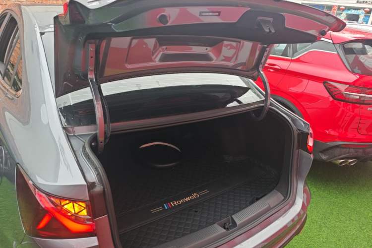 Used Roewe i5 2023 1.5L CVT Luxury Edition Trunk