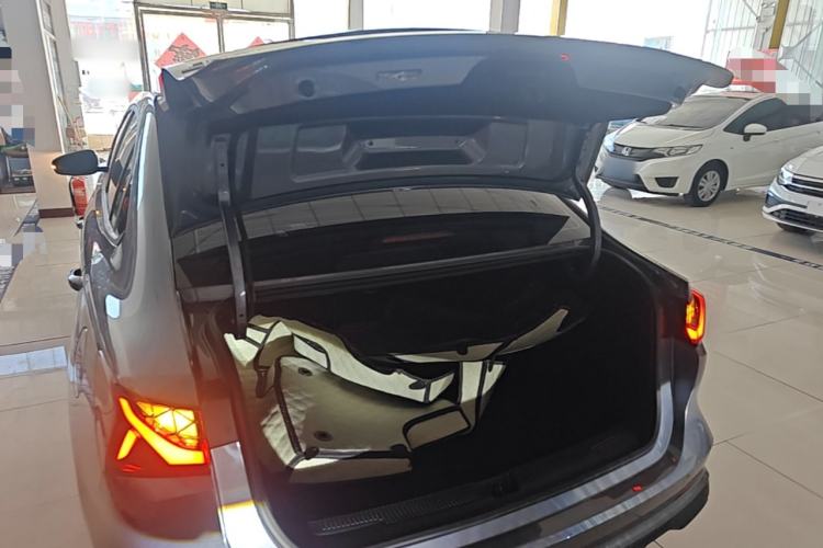 Used Roewe i5 2023 1.5L Manual Comfort Edition Trunk