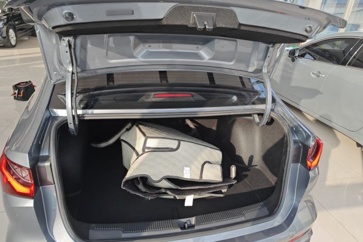 Used Roewe i5 2023 1.5L CVT Luxury Edition Trunk