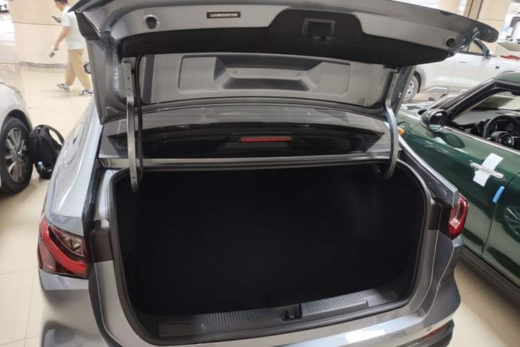 Used Roewe i5 2023 1.5L CVT Luxury Edition Trunk