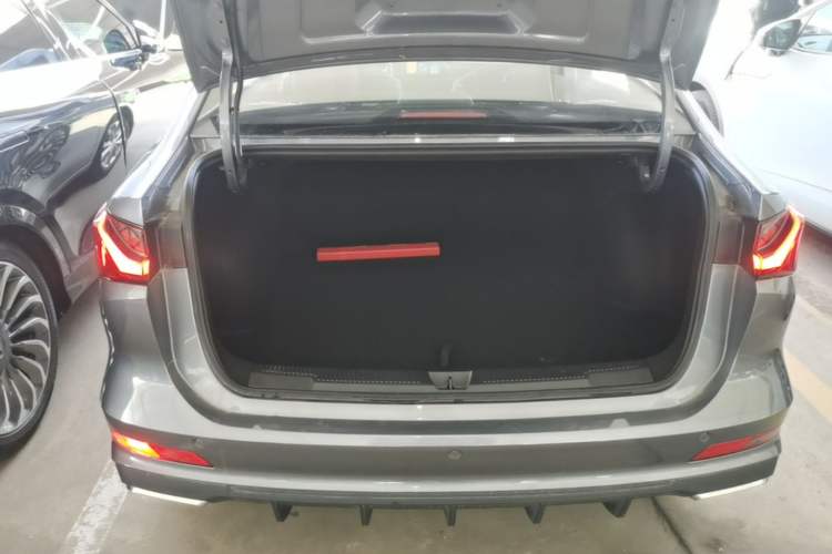 Used Roewe i5 2023 1.5L CVT Luxury Edition Trunk