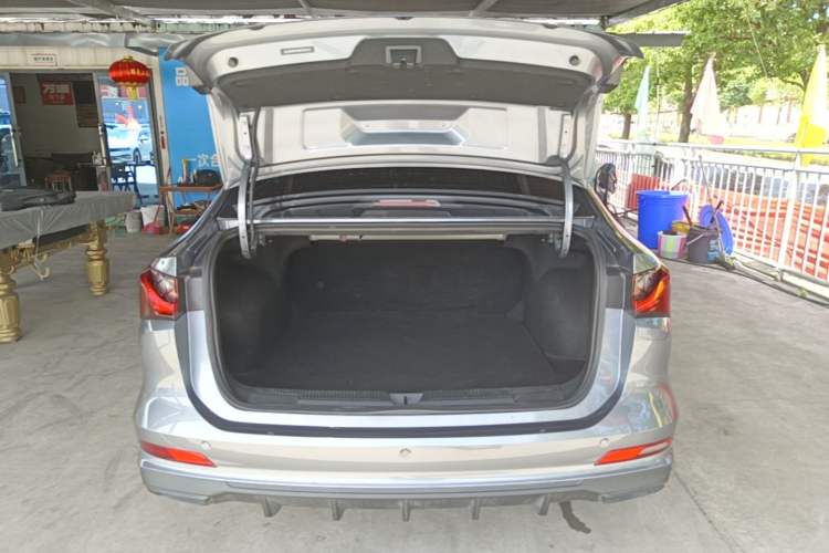 Used Roewe i5 2023 1.5L Manual Comfort Edition Trunk