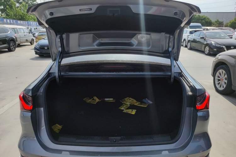 Used Roewe i5 2023 1.5L Manual Comfort Edition Trunk