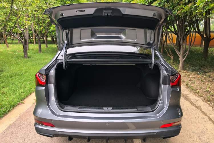 Used Roewe i5 2023 1.5L Manual Comfort Edition Trunk