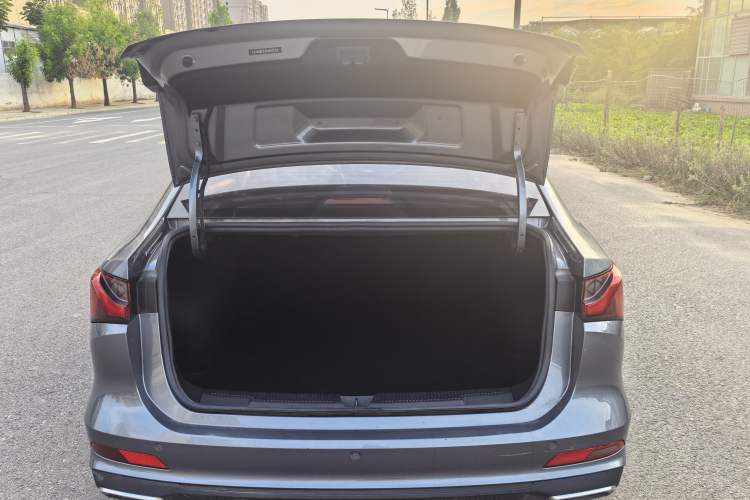 Used Roewe i5 2023 1.5L CVT Luxury Edition Trunk