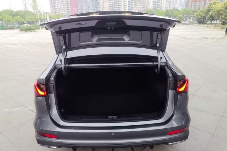 Used Roewe i5 2023 1.5L CVT Luxury Edition Trunk