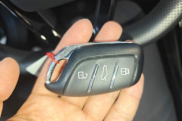 Used Roewe i5 2023 1.5L CVT Luxury Edition Vehicle Key