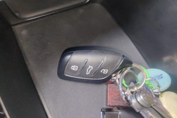 Used Roewe i5 2023 1.5L CVT Luxury Edition Vehicle Key