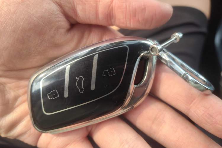 Used Roewe i5 2023 1.5L Manual Comfort Edition Vehicle Key