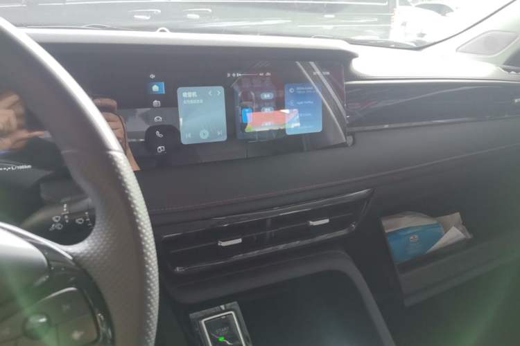 Used Roewe i5 2023 1.5L CVT Luxury Edition Audio And AC Panel
