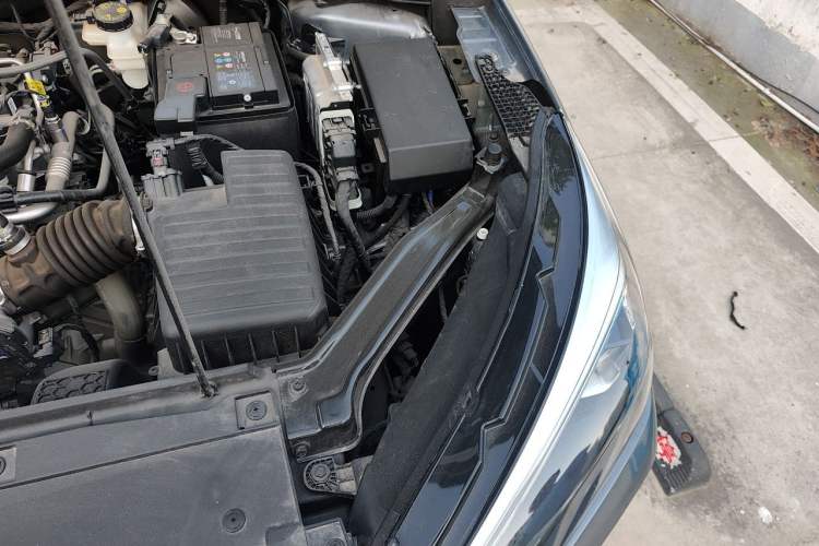 Used Roewe i5 2023 1.5L CVT Luxury Edition Engine Bay Left