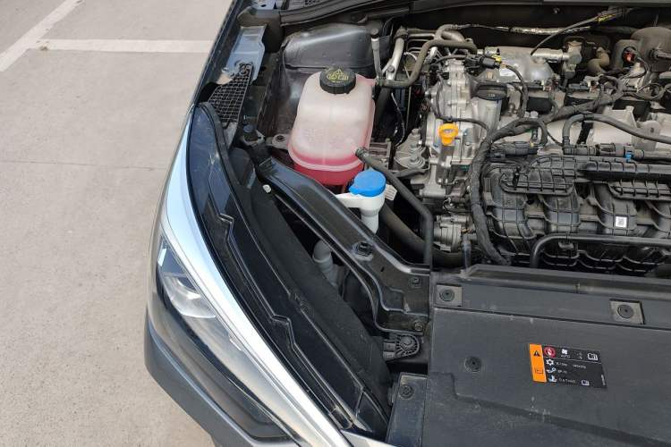 Used Roewe i5 2023 1.5L CVT Luxury Edition Engine Bay Right