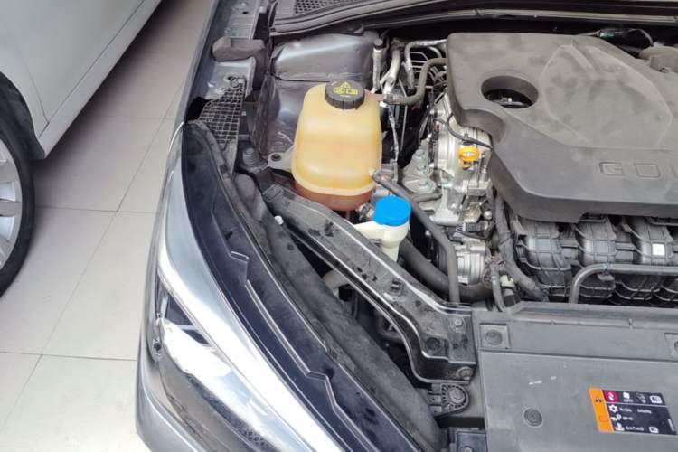 Used Roewe i5 2023 1.5L CVT Luxury Edition Engine Bay Right