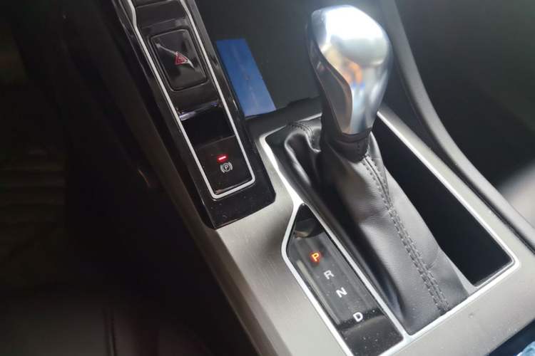 Used Roewe i5 2023 1.5L CVT Luxury Edition Gear Lever