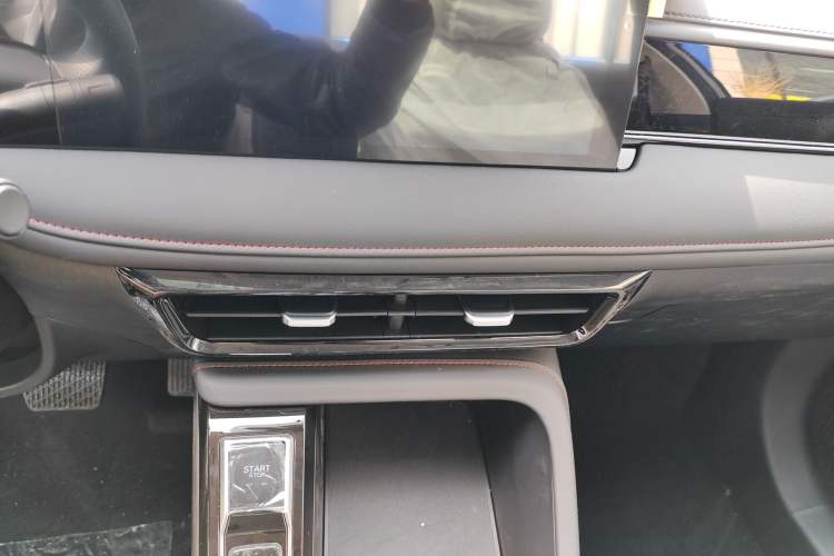 Used Roewe i5 2023 1.5L CVT Luxury Edition Audio And AC Panel