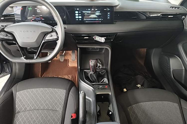 Used Roewe i5 2023 1.5L Manual Comfort Edition Audio And AC Panel