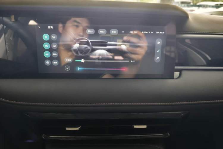 Used Roewe i5 2023 1.5L CVT Luxury Edition Audio And AC Panel