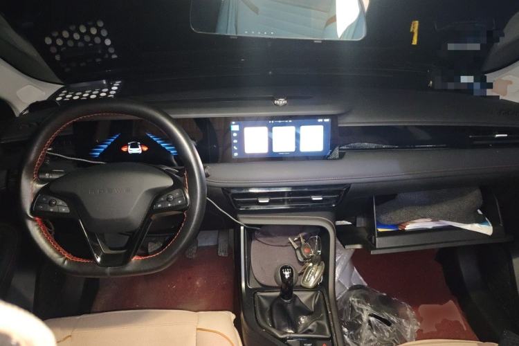 Used Roewe i5 2023 1.5L Manual Comfort Edition Center Console