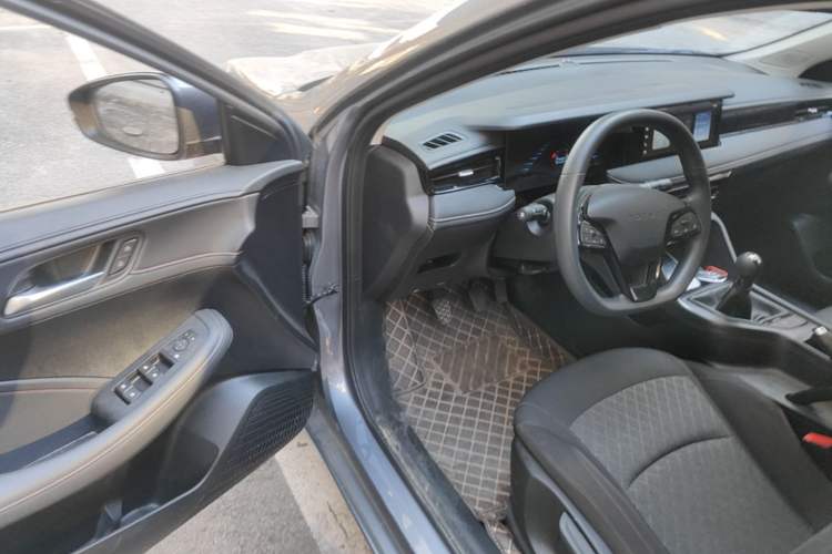 Used Roewe i5 2023 1.5L Manual Comfort Edition Driver Seat