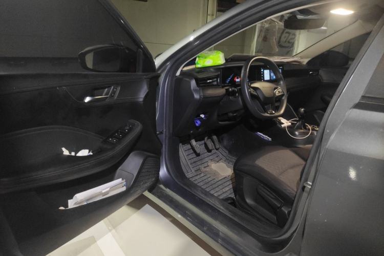 Used Roewe i5 2023 1.5L Manual Comfort Edition Driver Seat