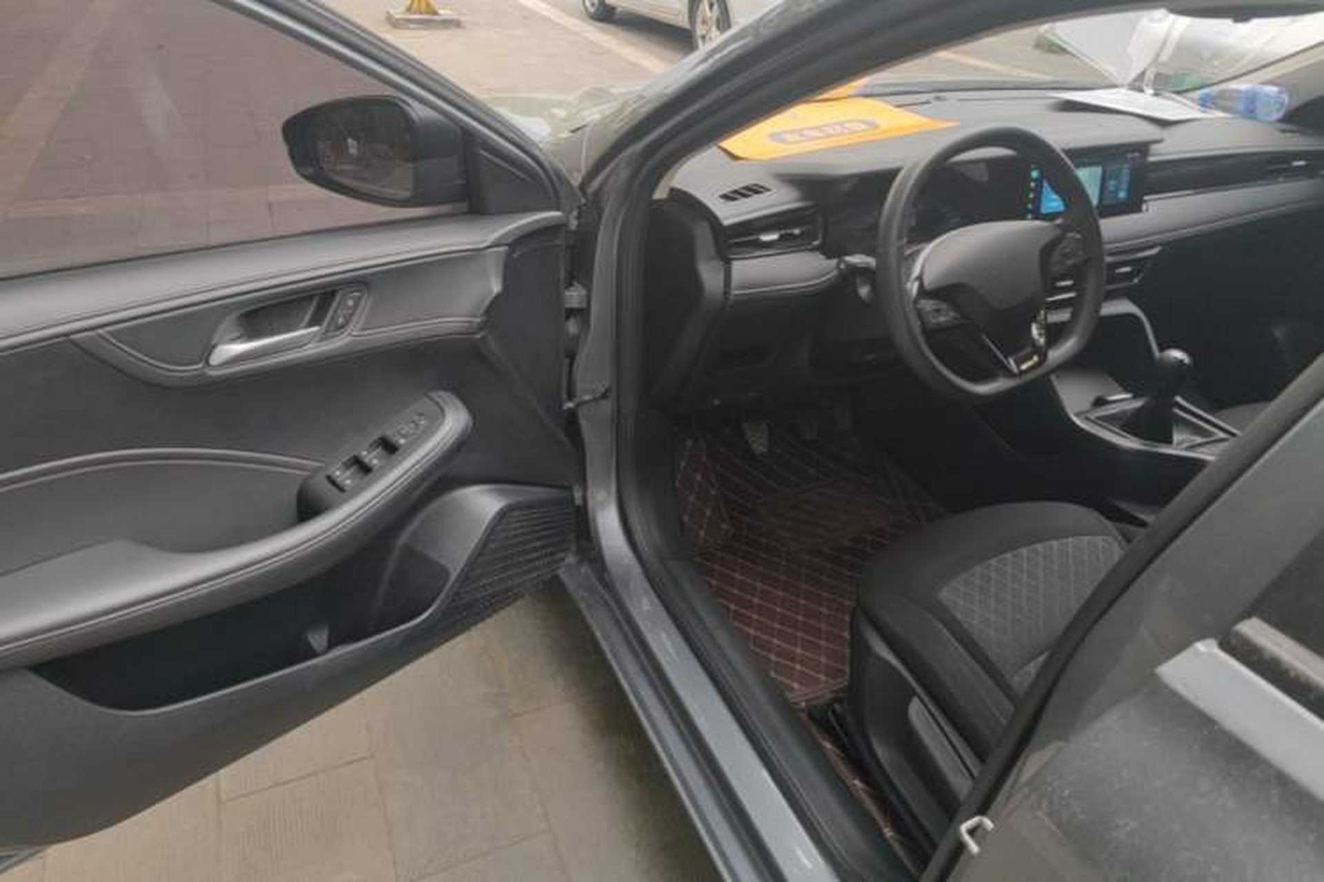 Used Roewe i5 2023 1.5L Manual Comfort Edition Driver Seat