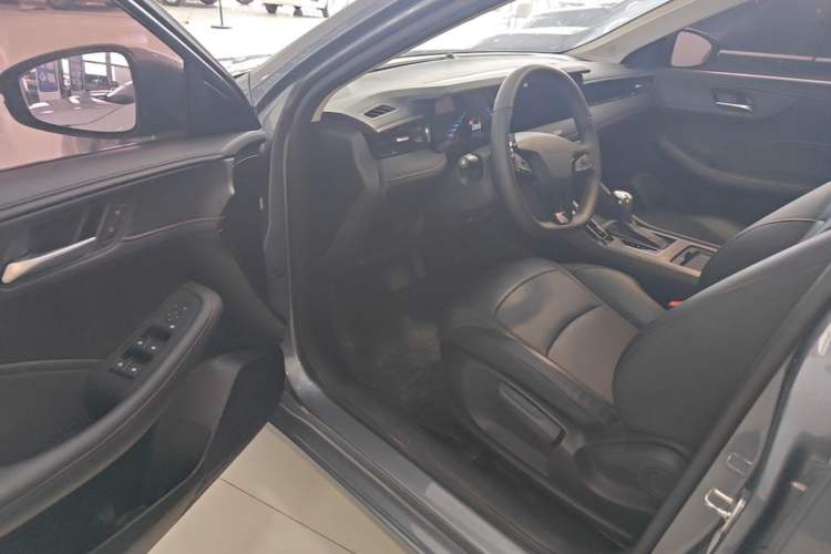 Used Roewe i5 2023 1.5L CVT Luxury Edition Driver Seat
