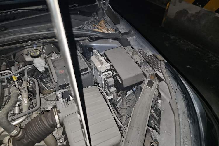 Used Roewe i5 2023 1.5L CVT Luxury Edition Engine Bay Left