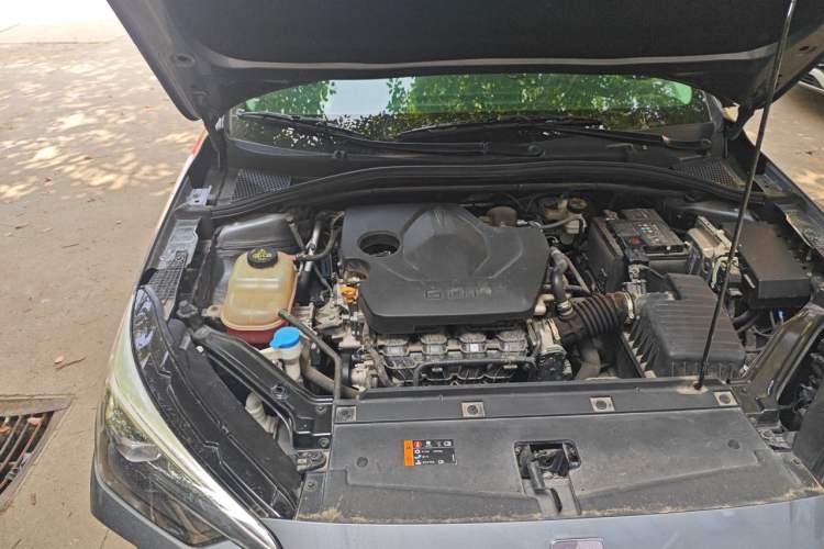 Used Roewe i5 2023 1.5L CVT Luxury Edition Engine Bay Right