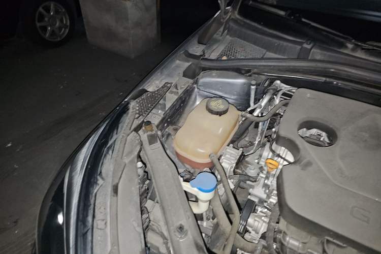 Used Roewe i5 2023 1.5L CVT Luxury Edition Engine Bay Right