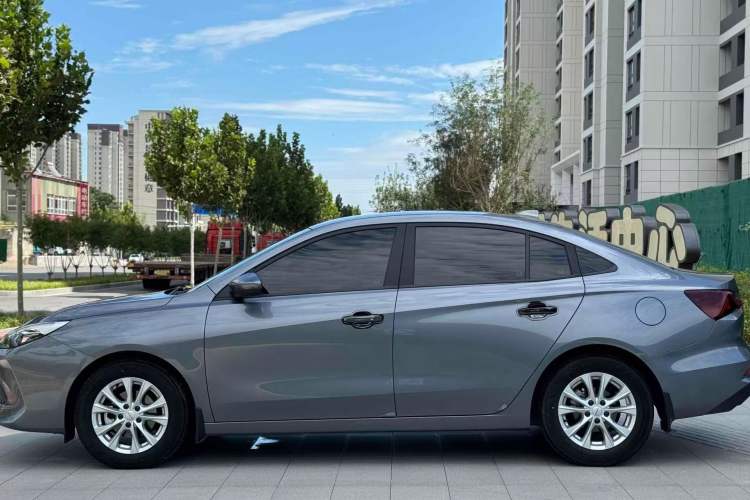 Used Roewe i5 2023 1.5L Manual Comfort Edition Exterior 3