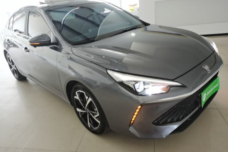 Used Roewe i5 2023 1.5L CVT Luxury Edition Front Right 45 Deg