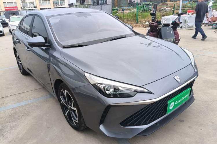 Used Roewe i5 2023 1.5L CVT Luxury Edition Front Right 45 Deg