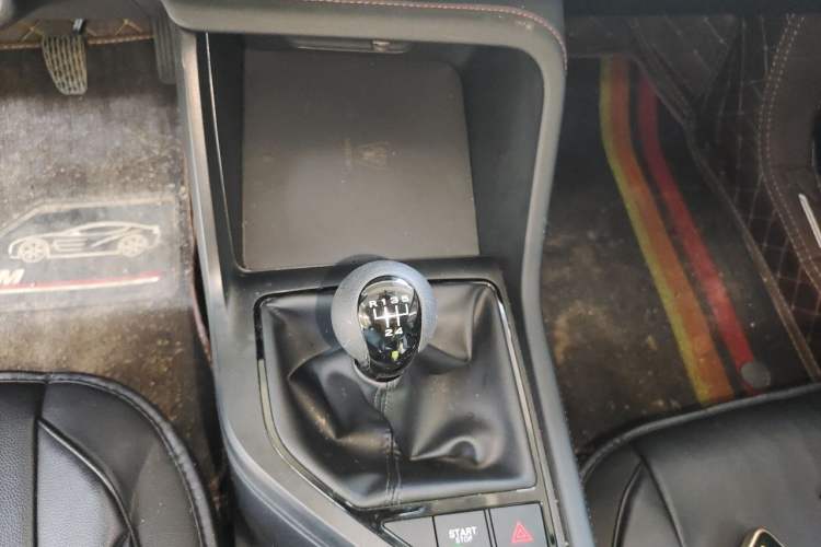 Used Roewe i5 2023 1.5L Manual Comfort Edition Gear Lever
