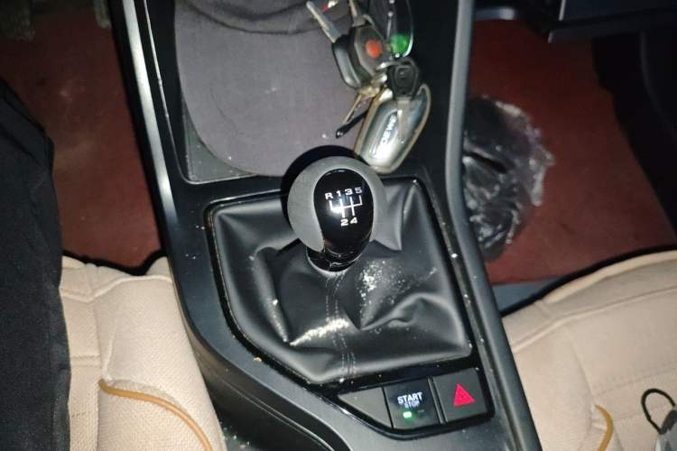 Used Roewe i5 2023 1.5L Manual Comfort Edition Gear Lever