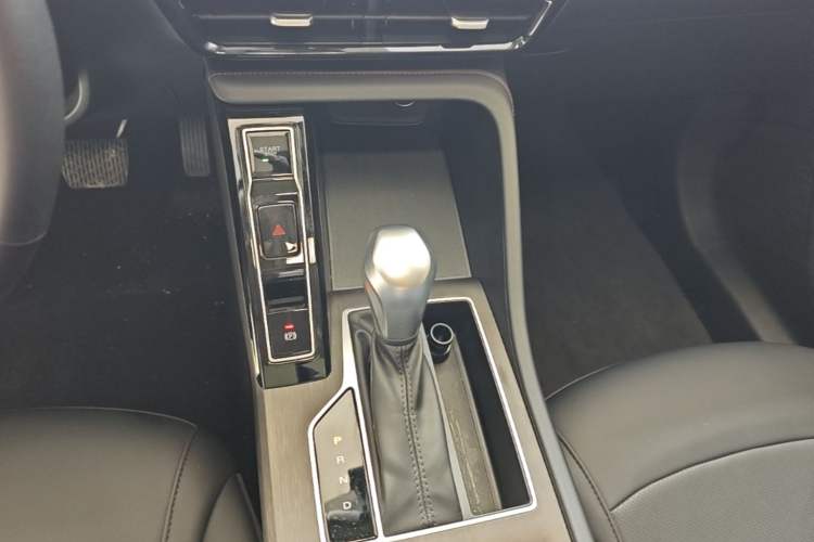 Used Roewe i5 2023 1.5L CVT Luxury Edition Gear Lever