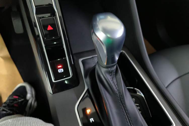 Used Roewe i5 2023 1.5L CVT Luxury Edition Gear Lever