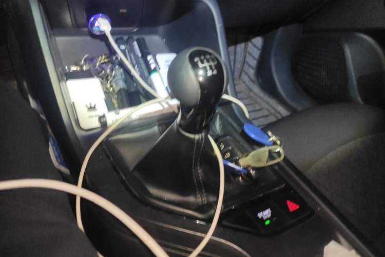 Used Roewe i5 2023 1.5L Manual Comfort Edition Gear Lever