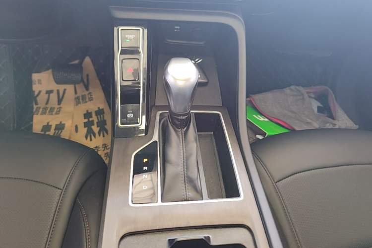 Used Roewe i5 2023 1.5L CVT Luxury Edition Gear Lever