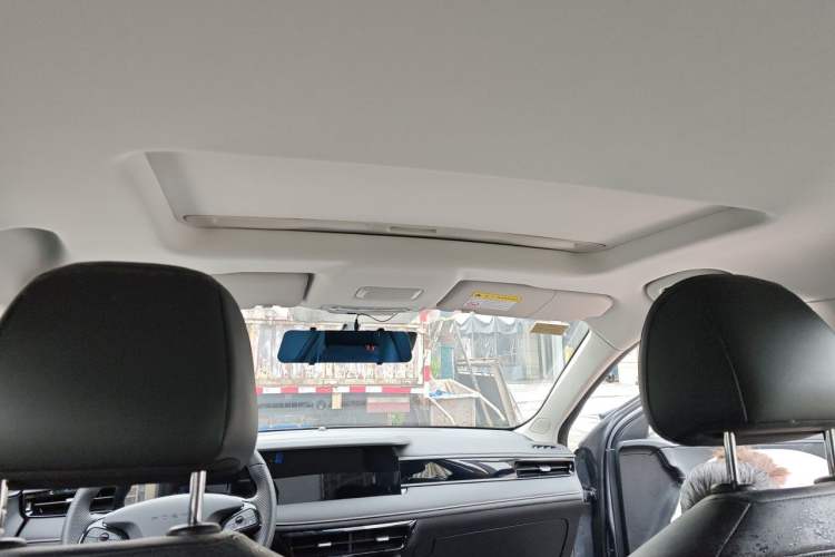 Used Roewe i5 2023 1.5L CVT Luxury Edition Headliner