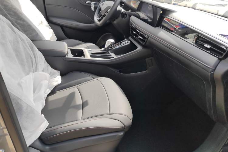 Used Roewe i5 2023 1.5L CVT Luxury Edition Interior 10