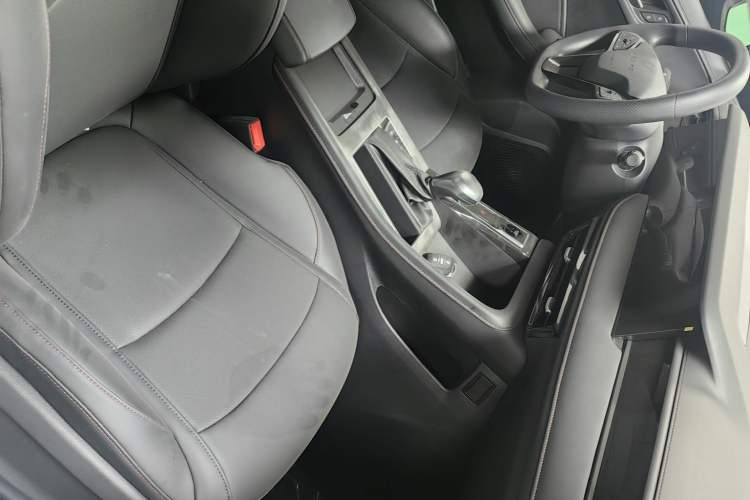 Used Roewe i5 2023 1.5L CVT Luxury Edition Interior 4