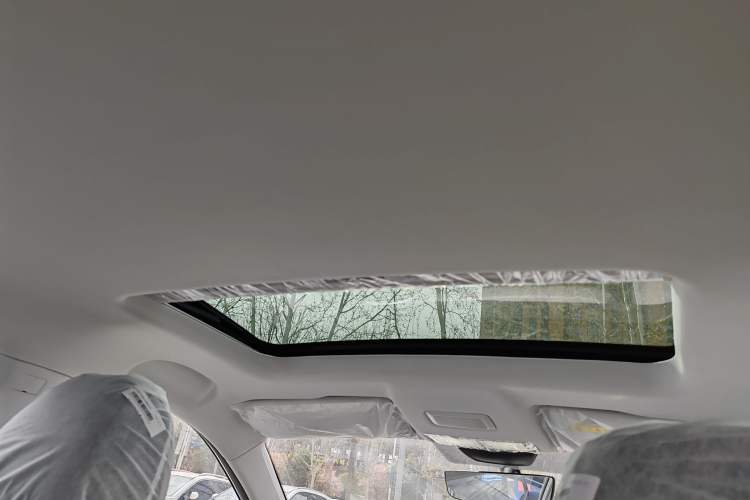 Used Roewe i5 2023 1.5L CVT Luxury Edition Interior 7