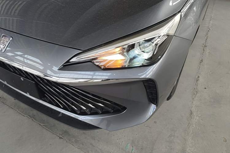 Used Roewe i5 2023 1.5L Manual Comfort Edition Left Front Headlight