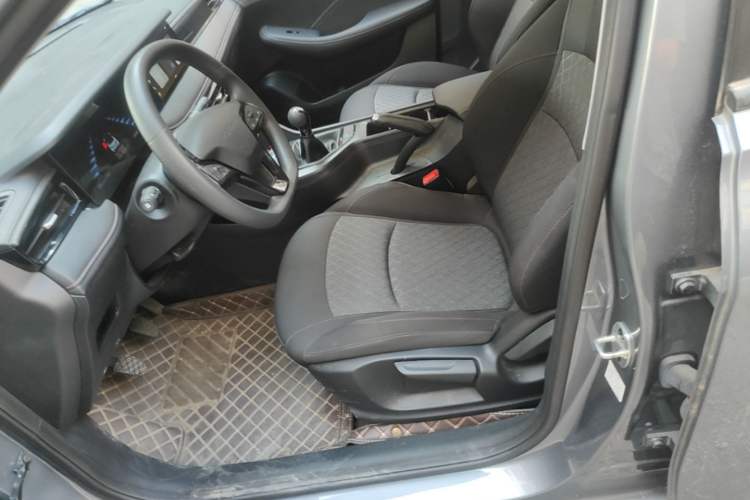 Used Roewe i5 2023 1.5L Manual Comfort Edition Left Front Seat