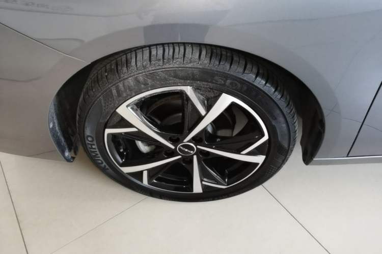 Used Roewe i5 2023 1.5L CVT Luxury Edition Left Front Wheel Hub