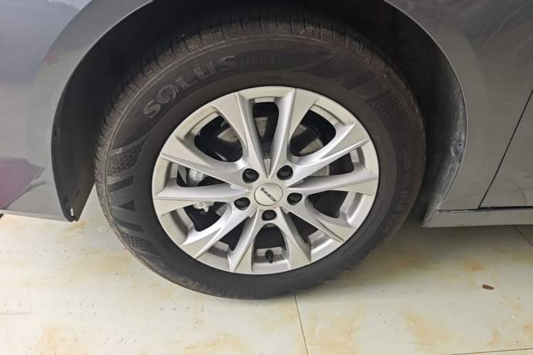 Used Roewe i5 2023 1.5L CVT Luxury Edition Left Front Wheel Hub