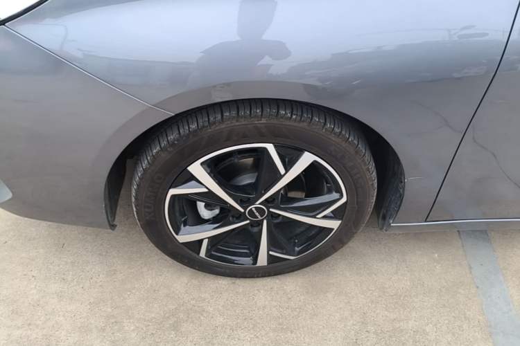 Used Roewe i5 2023 1.5L CVT Luxury Edition Left Front Wheel Hub