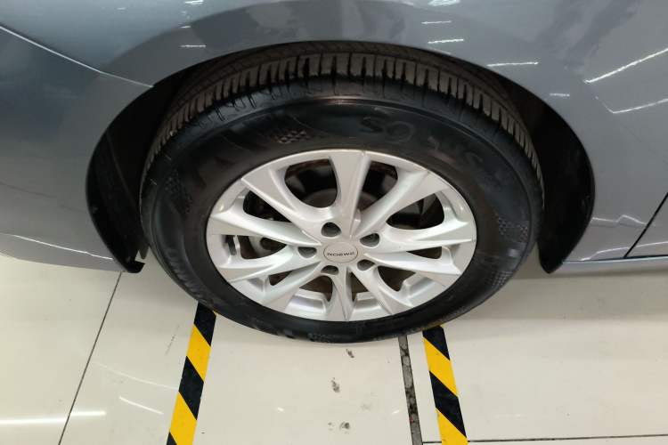 Used Roewe i5 2023 1.5L CVT Luxury Edition Left Front Wheel Hub