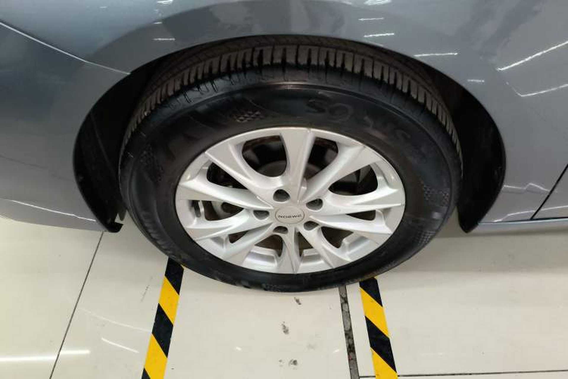 Used Roewe i5 2023 1.5L CVT Luxury Edition Left Front Wheel Hub