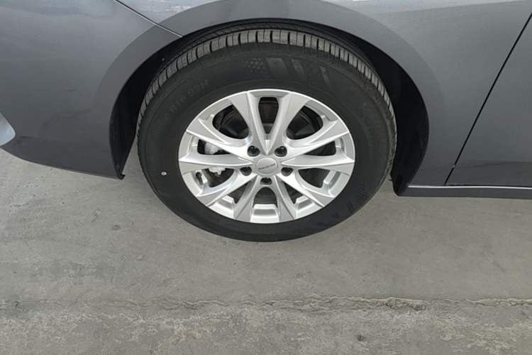 Used Roewe i5 2023 1.5L Manual Comfort Edition Left Front Wheel Hub